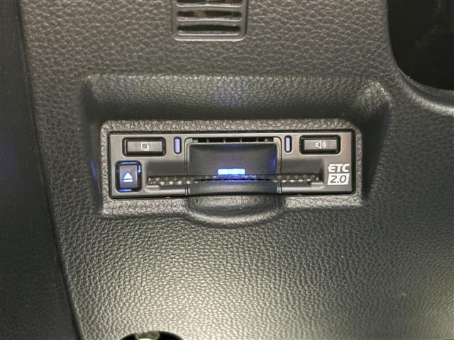ヴォクシー1.8 ハイブリッド S-Z E-Four 4WD