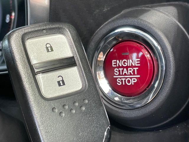 �yHonda�X�}�[�g�L�[�z�J�o����|�P�b�g�ɓ��ꂽ�܂܂ł��h�A�̎{���E�������\�ȃX�}�[�g�L�[�𑕔��B�G���W���̃I���E�I�t�����J�M�����o���K�v����������Ƃ��Ă��֗��ł���