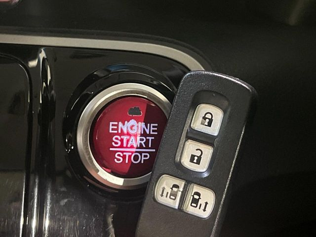 �yHonda�X�}�[�g�L�[�z�J�o����|�P�b�g�ɓ��ꂽ�܂܂ł��h�A�̎{���E�������\�ȃX�}�[�g�L�[�𑕔��B�G���W���̃I���E�I�t�����J�M�����o���K�v����������Ƃ��Ă��֗��ł���