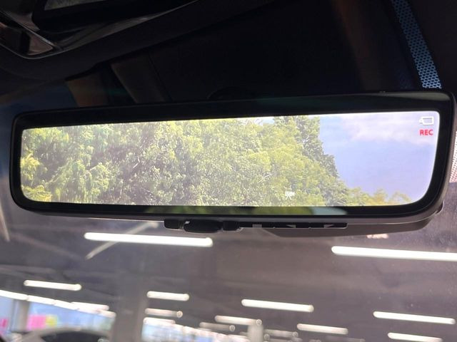 【デジタルインナーミラー】カメラが撮影した車両後方の映像をルームミラー内に表示。クリアな視界で状況の確認が可能です!※ドラレコ機能ご利用には別途SDカードをご用意いただく場合があります。