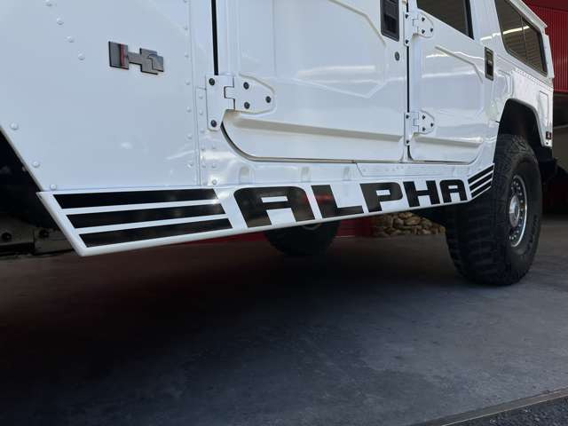 �T�C�h�̕����͒ʏ�ł����HUMMER�ł����A�ŏI�̓��ʎd�l�ł��邽��ALPHA�̕��������܂�Ă���܂��B