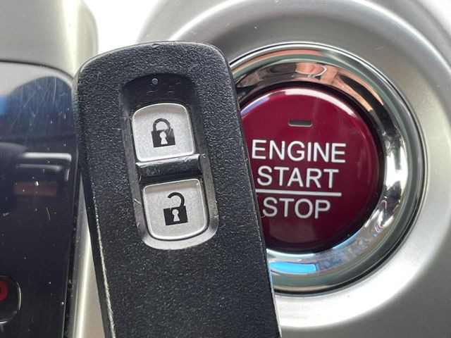 �yHonda�X�}�[�g�L�[�z�J�o����|�P�b�g�ɓ��ꂽ�܂܂ł��h�A�̎{���E�������\�ȃX�}�[�g�L�[�𑕔��B�G���W���̃I���E�I�t�����J�M�����o���K�v����������Ƃ��Ă��֗��ł���