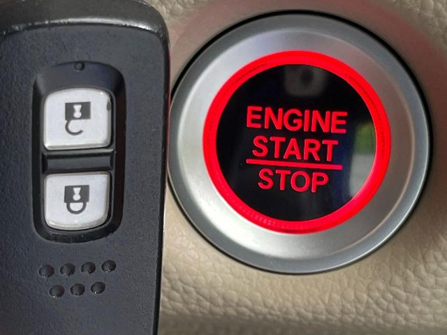 �yHonda�X�}�[�g�L�[�z�J�o����|�P�b�g�ɓ��ꂽ�܂܂ł��h�A�̎{���E�������\�ȃX�}�[�g�L�[�𑕔��B�G���W���̃I���E�I�t�����J�M�����o���K�v����������Ƃ��Ă��֗��ł���
