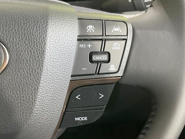【レーダークルーズコントロール】高速道路での長距離走行が楽に!!自動で速度を保つクルーズコントロールが、衝突軽減システムと連携し、前方の車両を感知して車間を保つように速度調節してくれます!!