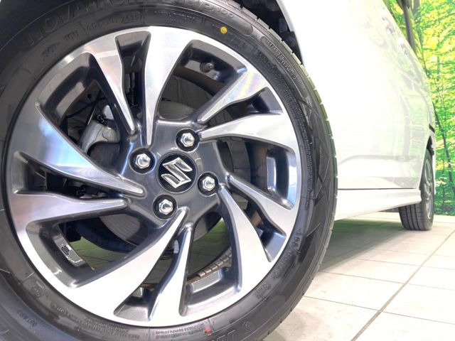 �y����15�C���`�A���~�z�C�[���z�O�ςɃ}�b�`���������A���~�z�C�[���𑕒����Ă���܂��B�e��ЊO�A���~�z�C�[����A�X�^�b�h���X�^�C�����戵�����Ă���܂��B���񂲑��k����������