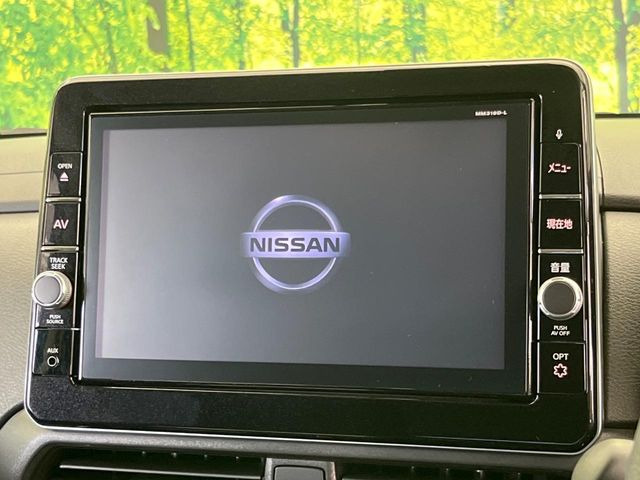 【純正9型ナビ】人気の純正ナビを装備。オーディオ機能も充実しており、Bluetooth接続すればお持ちのスマホやMP3プレイヤーの音楽を再生可能!毎日の運転がさらに楽しくなります!!
