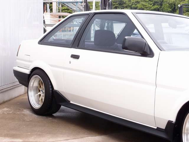 �l�C��AE86���X�g�A�ԗ��̓���!�O���͑S�ē��F�h���ς݂ƂȂ�A����������Ă���p�l���ނ͌�����!�g��DEEPS-R15AW�ɐV�iTOYO�^�C���A�V�i�}�t���[�ȂǁA���Ԃ����������Ȃ����Y��ȏ�Ԃł�