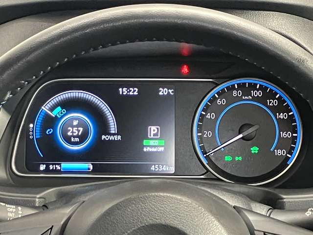 リーフX Vセレクション 90周年記念車