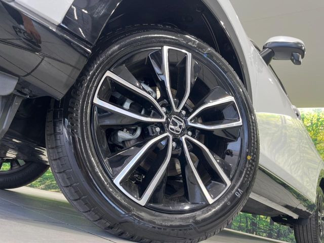 �y����18�C���`�A���~�z�C�[���z�O�ςɃ}�b�`���������A���~�z�C�[���𑕒����Ă���܂��B�e��ЊO�A���~�z�C�[����A�X�^�b�h���X�^�C�����戵�����Ă���܂��B���񂲑��k����������