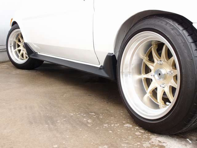 �l�C��AE86���X�g�A�ԗ��̓���!�O���͑S�ē��F�h���ς݂ƂȂ�A����������Ă���p�l���ނ͌�����!�g��DEEPS-R15AW�ɐV�iTOYO�^�C���A�V�i�}�t���[�ȂǁA���Ԃ����������Ȃ����Y��ȏ�Ԃł�
