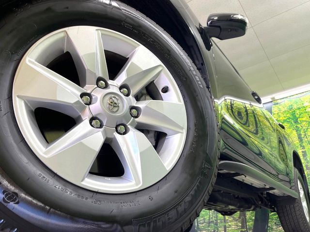 �y����17�C���`�A���~�z�C�[���z�O�ςɃ}�b�`���������A���~�z�C�[���𑕒����Ă���܂��B�e��ЊO�A���~�z�C�[����A�X�^�b�h���X�^�C�����戵�����Ă���܂��B���񂲑��k����������