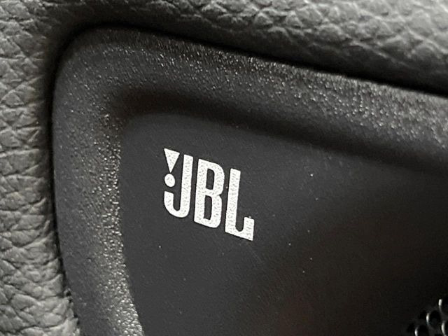 �yJBL�T�E���h�V�X�e���z���i�ʃT�E���h�V�X�e���𓋍ځB��p�̃`���[�j���O���{���ꂽ�召�l�X�ȃX�s�[�J�[����ǎ��ȃT�E���h���t�ł��A�Տꊴ���ӂ�鉹����Ԃ����o���܂��B