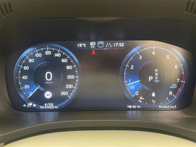 XC60B5 AWD インスクリプション 4WD