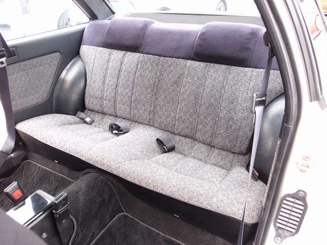 �l�C��AE86���X�g�A�ԗ��̓���!�O���͑S�ē��F�h���ς݂ƂȂ�A����������Ă���p�l���ނ͌�����!�g��DEEPS-R15AW�ɐV�iTOYO�^�C���A�V�i�}�t���[�ȂǁA���Ԃ����������Ȃ����Y��ȏ�Ԃł�