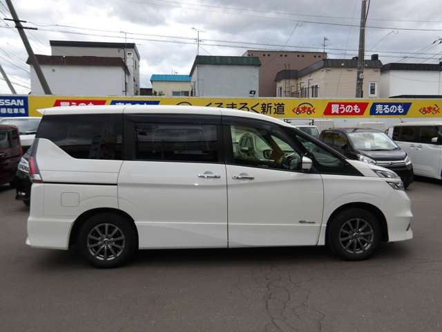 セレナ2.0 ハイウェイスター Vセレクション 4WD