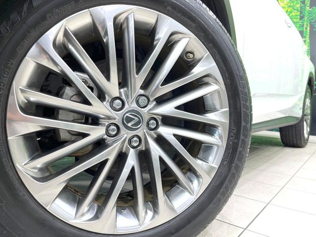 �y�����A���~�z�C�[���z�O�ςɃ}�b�`���������A���~�z�C�[���𑕒����Ă���܂��B�e��ЊO�A���~�z�C�[����A�X�^�b�h���X�^�C�����戵�����Ă���܂��B���񂲑��k����������