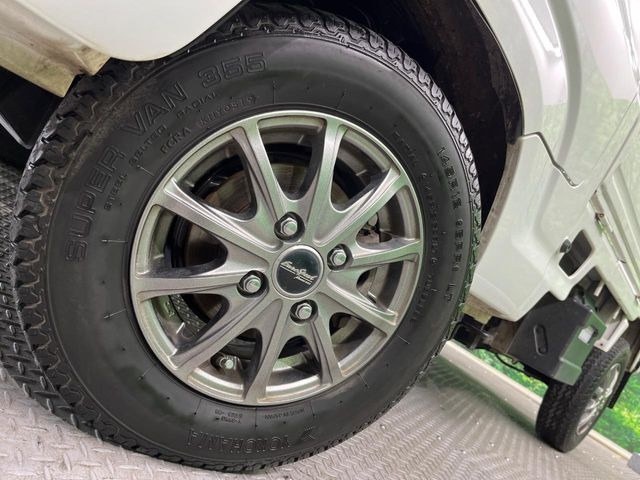 �y12�C���`�A���~�z�C�[���z�O�ςɃ}�b�`�����A���~�z�C�[���𑕒����Ă���܂��B�e��A���~�z�C�[����A�X�^�b�h���X�^�C�����戵�����Ă���܂��B���񂲑��k����������