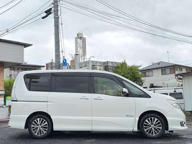 セレナ2.0 ハイウェイスター S-HYBRID