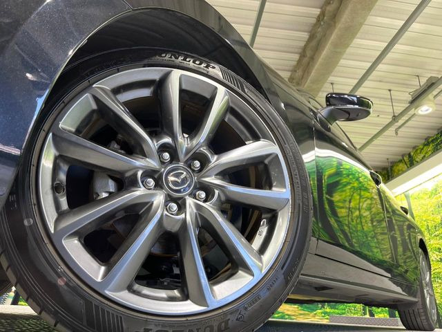 �y����18�C���`�A���~�z�C�[���z�O�ςɃ}�b�`���������A���~�z�C�[���𑕒����Ă���܂��B�e��ЊO�A���~�z�C�[����A�X�^�b�h���X�^�C�����戵�����Ă���܂��B���񂲑��k����������
