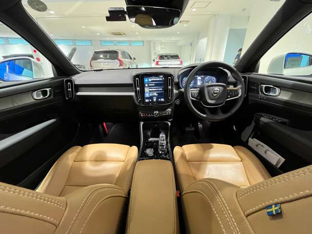 XC40B4 AWD インスクリプション 4WD