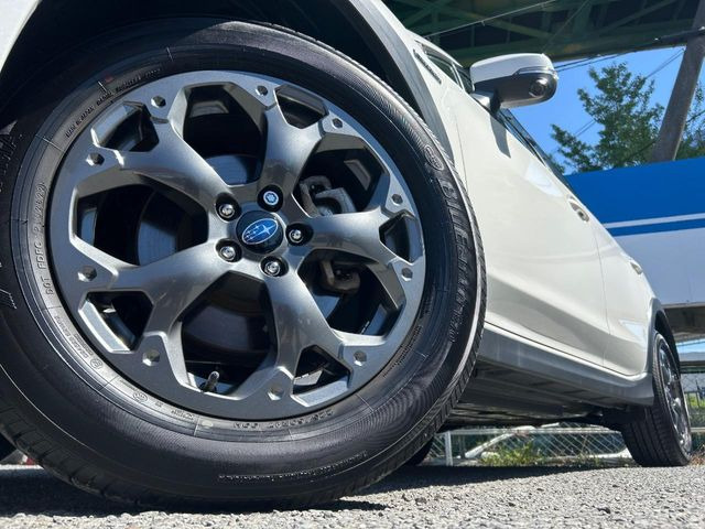 �y����18�C���`�A���~�z�C�[���z�O�ςɃ}�b�`���������A���~�z�C�[���𑕒����Ă���܂��B�e��ЊO�A���~�z�C�[����A�X�^�b�h���X�^�C�����戵�����Ă���܂��B���񂲑��k����������