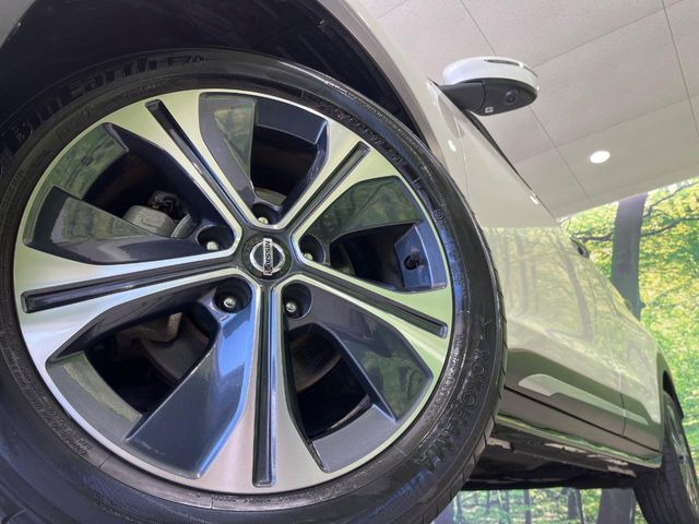�y����17�C���`�A���~�z�C�[���z�O�ςɃ}�b�`���������A���~�z�C�[���𑕒����Ă���܂��B�e��ЊO�A���~�z�C�[����A�X�^�b�h���X�^�C�����戵�����Ă���܂��B���񂲑��k����������