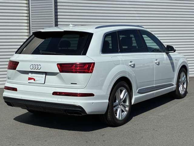 Q745 TFSI クワトロ Sラインパッケージ 4WD