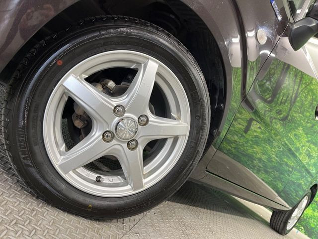 �y14�C���`�A���~�z�C�[���z�O�ςɃ}�b�`�����A���~�z�C�[���𑕒����Ă���܂��B�e��A���~�z�C�[����A�X�^�b�h���X�^�C�����戵�����Ă���܂��B���񂲑��k����������