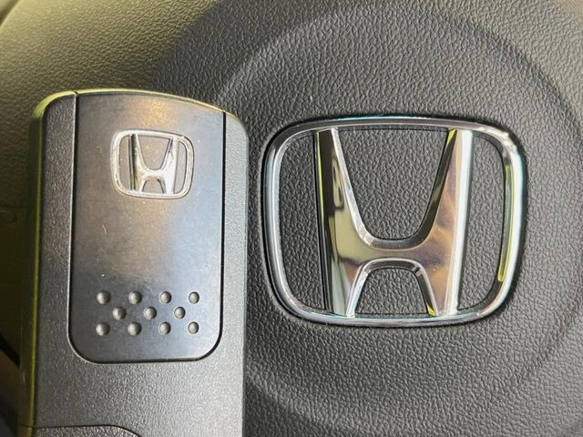 �yHonda�X�}�[�g�L�[�z�J�o����|�P�b�g�ɓ��ꂽ�܂܂ł��h�A�̎{���E�������\�ȃX�}�[�g�L�[�𑕔��B�G���W���̃I���E�I�t�����J�M�����o���K�v����������Ƃ��Ă��֗��ł���