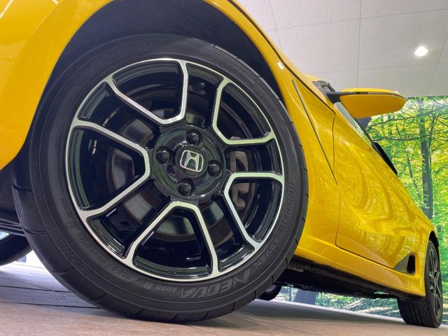 �y����15�C���`�A���~�z�C�[���z�O�ςɃ}�b�`���������A���~�z�C�[���𑕒����Ă���܂��B�e��ЊO�A���~�z�C�[����A�X�^�b�h���X�^�C�����戵�����Ă���܂��B���񂲑��k����������