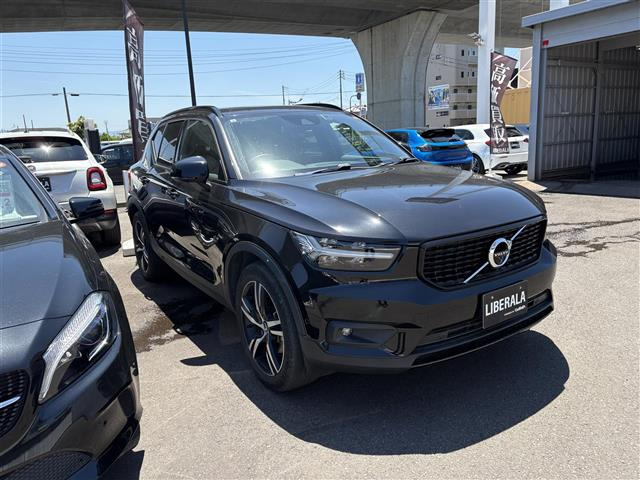 XC40B4 AWD Rデザイン 4WD
