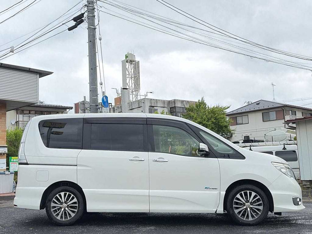 セレナ2.0 ハイウェイスター S-HYBRID
