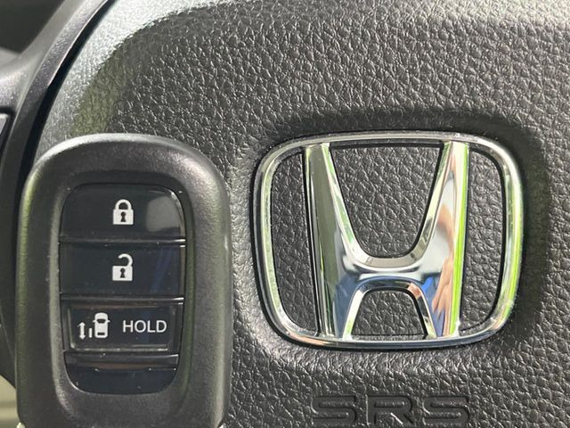 �yHonda�X�}�[�g�L�[�z�J�o����|�P�b�g�ɓ��ꂽ�܂܂ł��h�A�̎{���E�������\�ȃX�}�[�g�L�[�𑕔��B�G���W���̃I���E�I�t�����J�M�����o���K�v����������Ƃ��Ă��֗��ł���