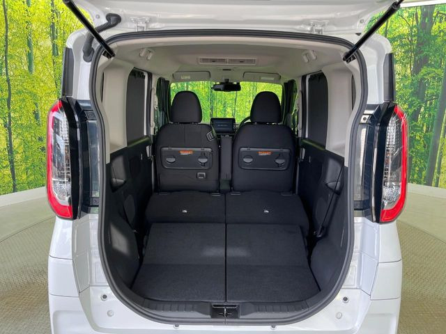 普段のお買い物や通勤、送迎等に十分な荷室スペースを確保しております。セカンドシートを倒すと、大きな荷物の積載も可能です♪