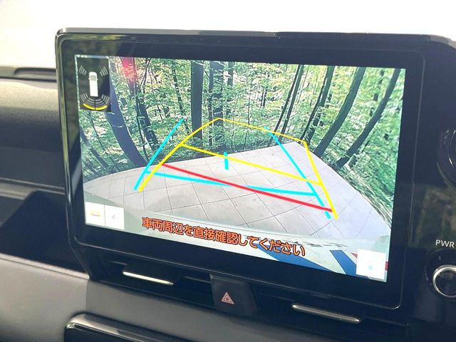 【バックカメラ】駐車時に後方がリアルタイム映像で確認できます。大型商業施設や立体駐車場での駐車時や、夜間のバック時に大活躍!運転スキルに関わらず、今や必須となった装備のひとつです!