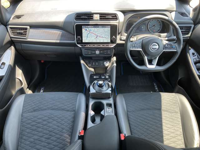 リーフX Vセレクション 90周年記念車