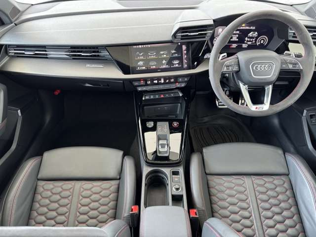 RS3スポーツバック2.5 4WD
