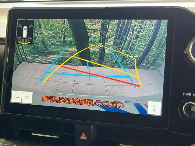 【バックカメラ】駐車時に後方がリアルタイム映像で確認できます。大型商業施設や立体駐車場での駐車時や、夜間のバック時に大活躍!運転スキルに関わらず、今や必須となった装備のひとつです!