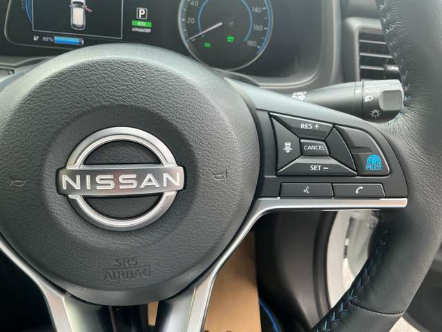 リーフX Vセレクション 90周年記念車