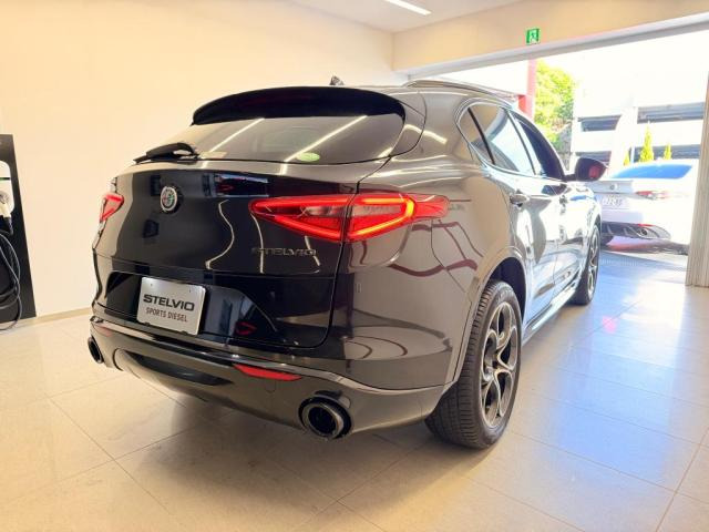 ステルヴィオ2.2 ターボ ディーゼル Q4 ヴェローチェ 4WD