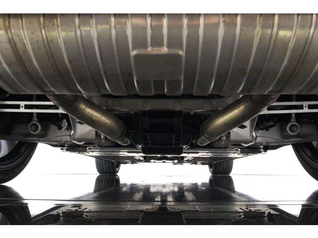 <��v����>4.0L V�^8�C��DOHC�c�C���^�[�{�A707ps/91.8kgm�A�S��&times;�S��&times;�S��mm 5039&times;1998&times;1680mm�A�ԗ��d�� 2245kg
