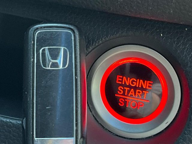 �yHonda�X�}�[�g�L�[�z�J�o����|�P�b�g�ɓ��ꂽ�܂܂ł��h�A�̎{���E�������\�ȃX�}�[�g�L�[�𑕔��B�G���W���̃I���E�I�t�����J�M�����o���K�v����������Ƃ��Ă��֗��ł���