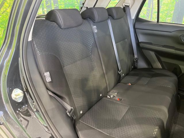 �R���p�N�gSUV�ł����A�Z�J���h�V�[�g�͏\���ȍL����������K�ɂ���肢�������܂���V�[�g��|���đ傫�ȉו���ς񂾂�ƁA�p�r�̕����L��1��ł��B