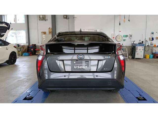 プリウス1.8 A E-Four 4WD