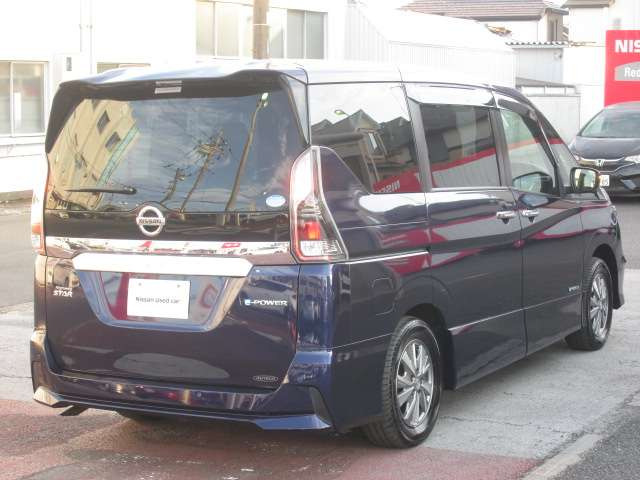セレナ1.2 e-POWER ハイウェイスターV セカンドスライドアップシート