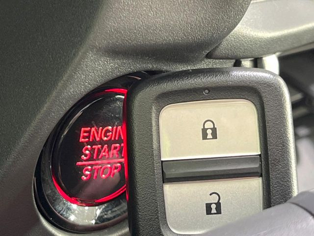 �yHonda�X�}�[�g�L�[�z�J�o����|�P�b�g�ɓ��ꂽ�܂܂ł��h�A�̎{���E�������\�ȃX�}�[�g�L�[�𑕔��B�G���W���̃I���E�I�t�����J�M�����o���K�v����������Ƃ��Ă��֗��ł���