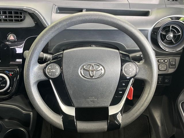 �C���e���A�ɍ��킹���f�U�C���̃X�e�A�����O�́A�^�]�������̂��Ƃ��l���A�^�]���₷���`��A�傫���ł��B�����x�A���ۂɐG���Ă��m���߂��������B