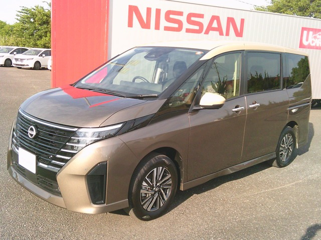 セレナ1.4 e-4ORCE ハイウェイスターV 4WD