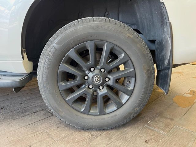 �y�O���[�h��p����18�C���`�A���~�z�C�[���z�f�U�C�����̍��������A���~�z�C�[���𑕒����Ă���܂��B�e��ЊO�A���~�z�C�[����A�X�^�b�h���X�^�C�����戵�����Ă���܂��B���񂲑��k����������