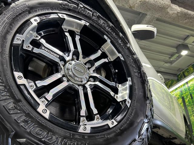 �y17�C���`�A���~�z�C�[���z�O�ςɃ}�b�`�����A���~�z�C�[���𑕒����Ă���܂��B�e��A���~�z�C�[����A�X�^�b�h���X�^�C�����戵�����Ă���܂��B���񂲑��k����������